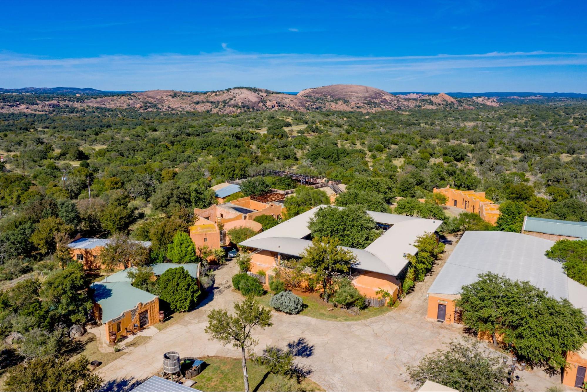 Trois Estate at Enchanted Rock